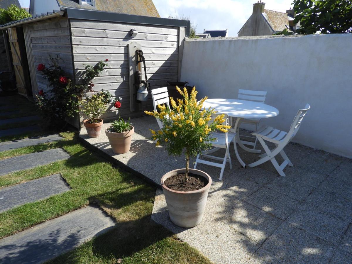 Les Volets Bleus Bed & Breakfast Saint-Guenole ภายนอก รูปภาพ