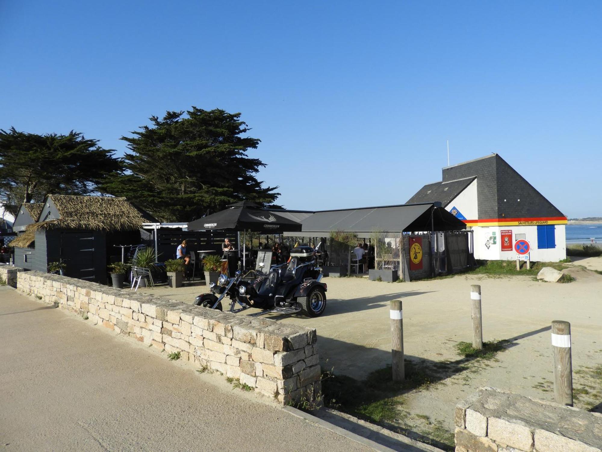 Les Volets Bleus Bed & Breakfast Saint-Guenole ภายนอก รูปภาพ